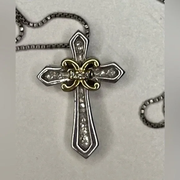 16 1/2 inch chain cross necklace… cross size comparison. - Picture 3 of 4